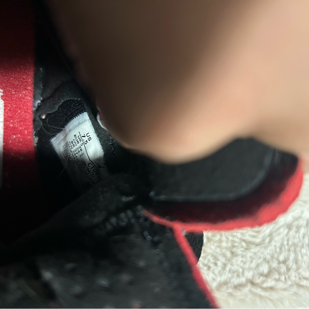 Stylish Red and Black Women's Sneakers - Picture 3 of 3